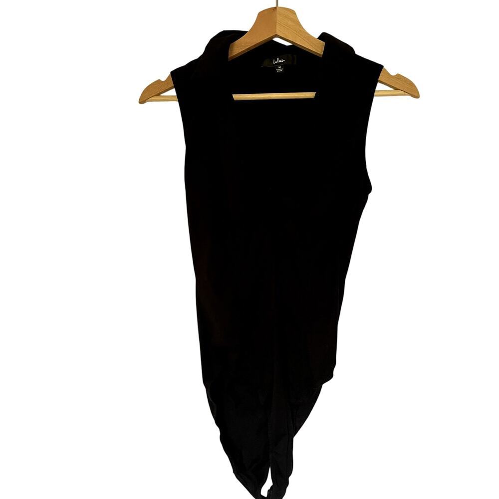 Lulus black bodysuit deep v neckline collared top sleeveless women's size medium